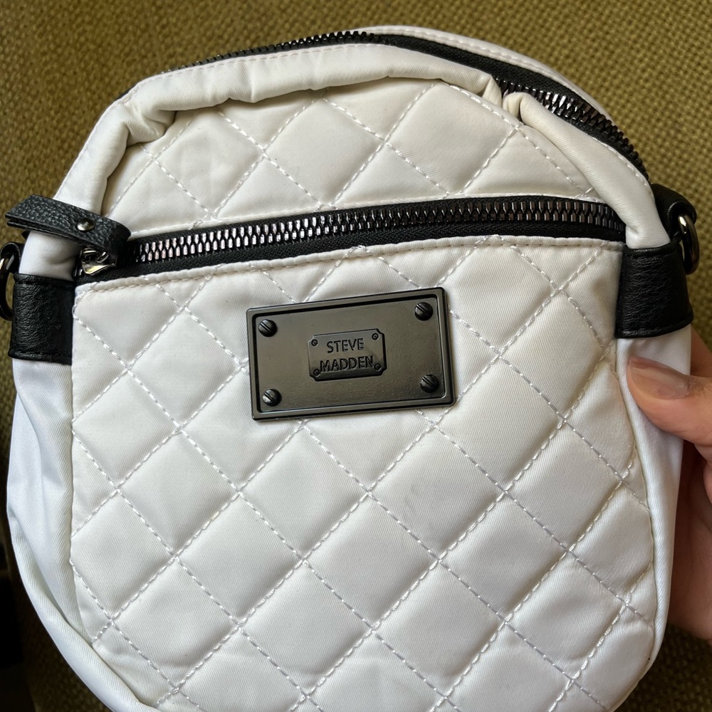 White and black Steve Madden bag